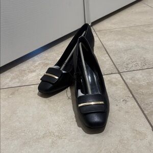 Jones New York Chic Black Loafers with Gold Accent
